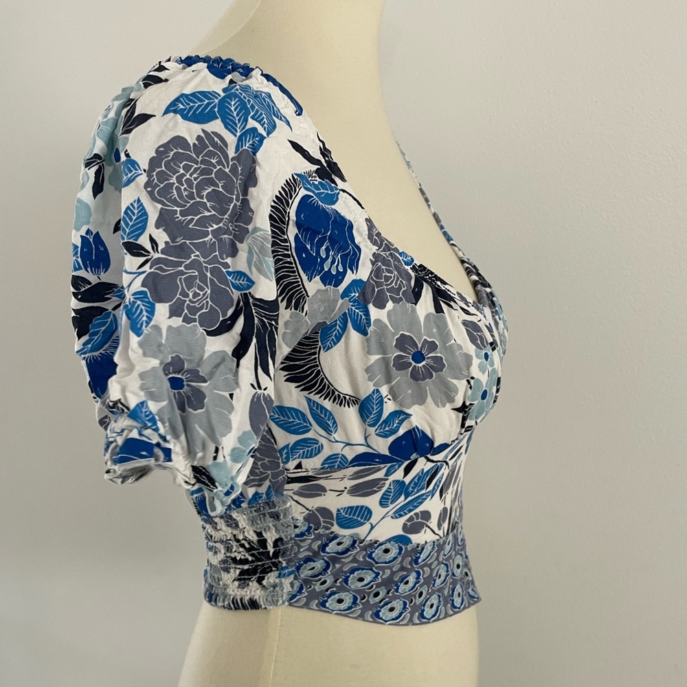 Japna Floral Blouse in Blue and White Size XS - Picture 5 of 9